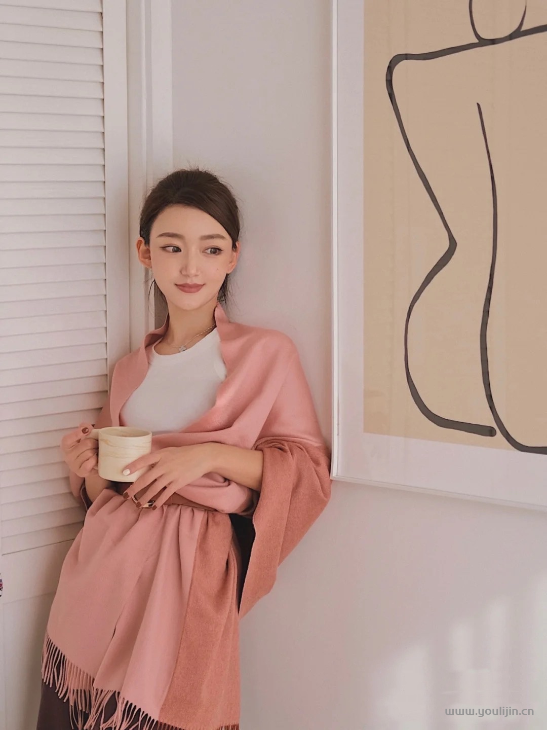 女士围巾的各种围法，冬天围巾这样系，优雅又好看
