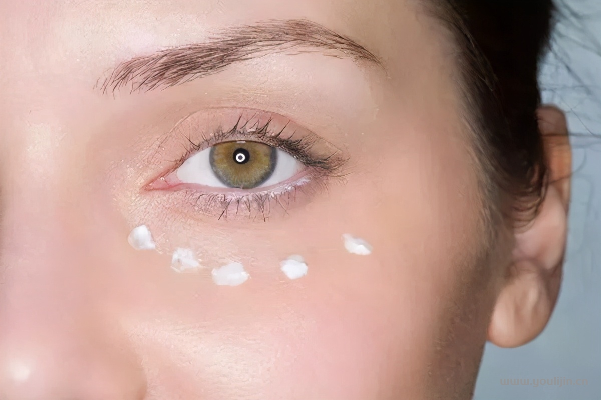 眼霜什么时候用，眼霜的正确涂法是什么样的，用错还不如不用